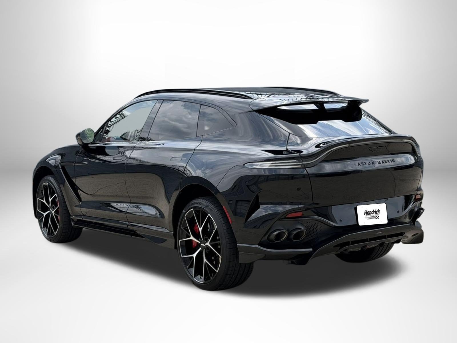 Aston Martin DBX 707