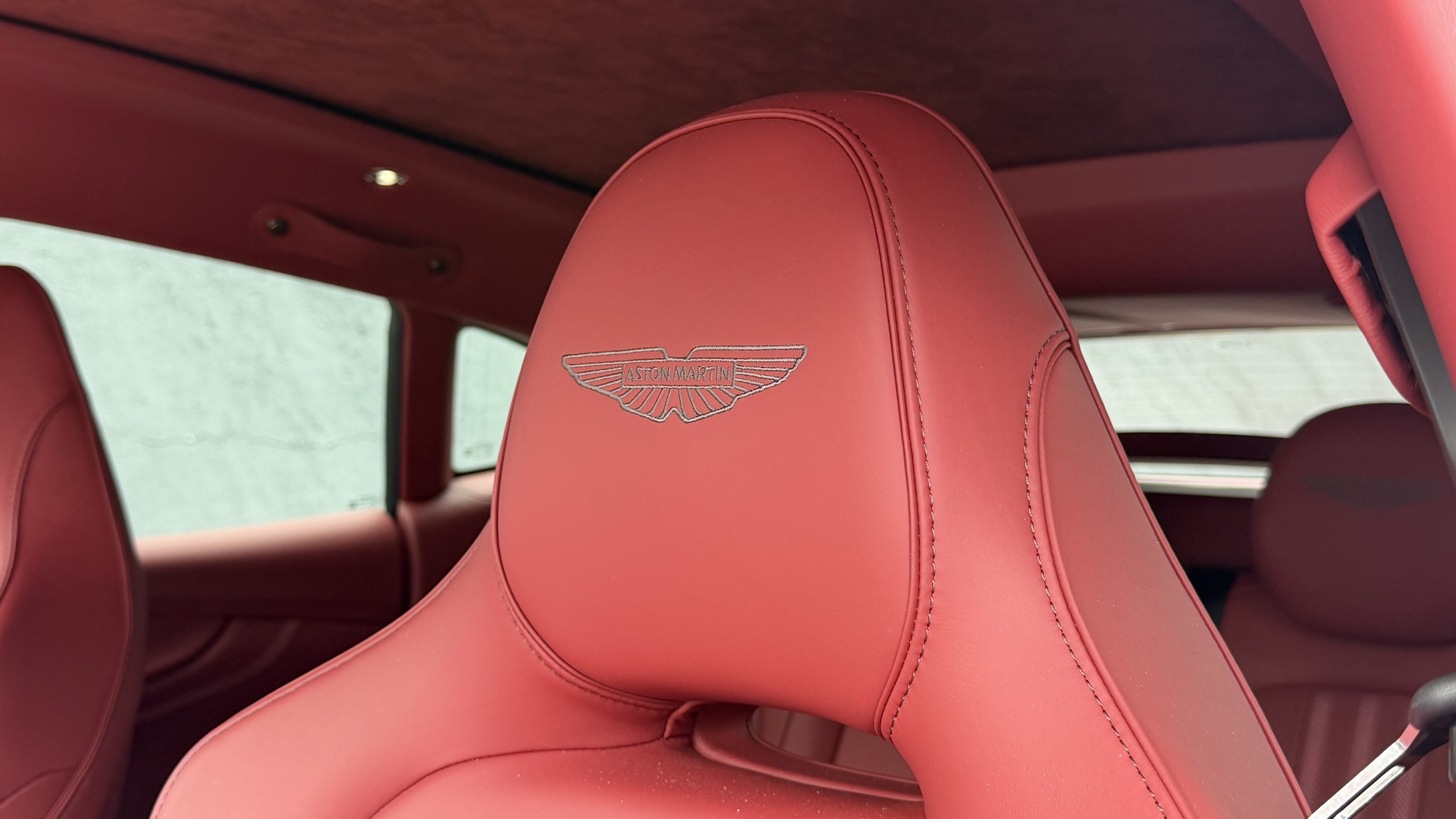 Aston Martin DBX 707