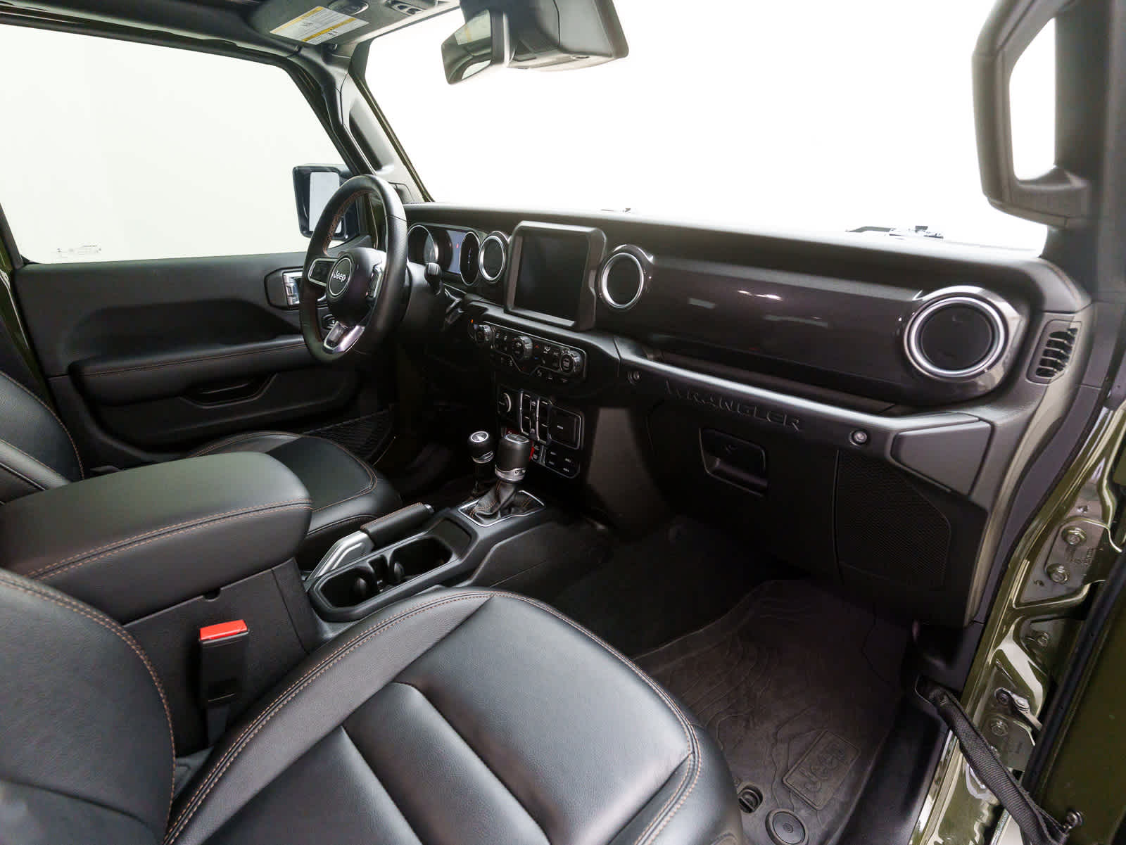 Thumbnail: 2022 Jeep Wrangler - 15