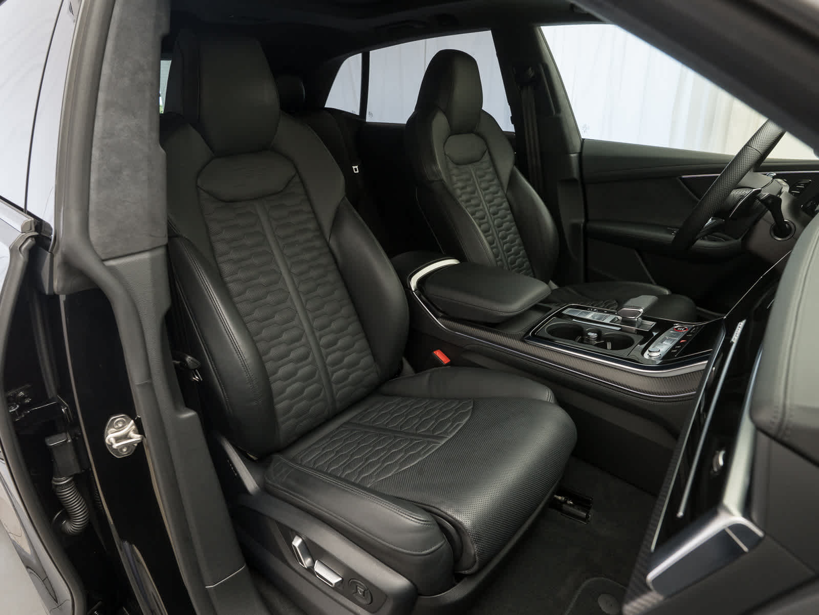 Thumbnail: 2024 Audi RS Q8 - 14