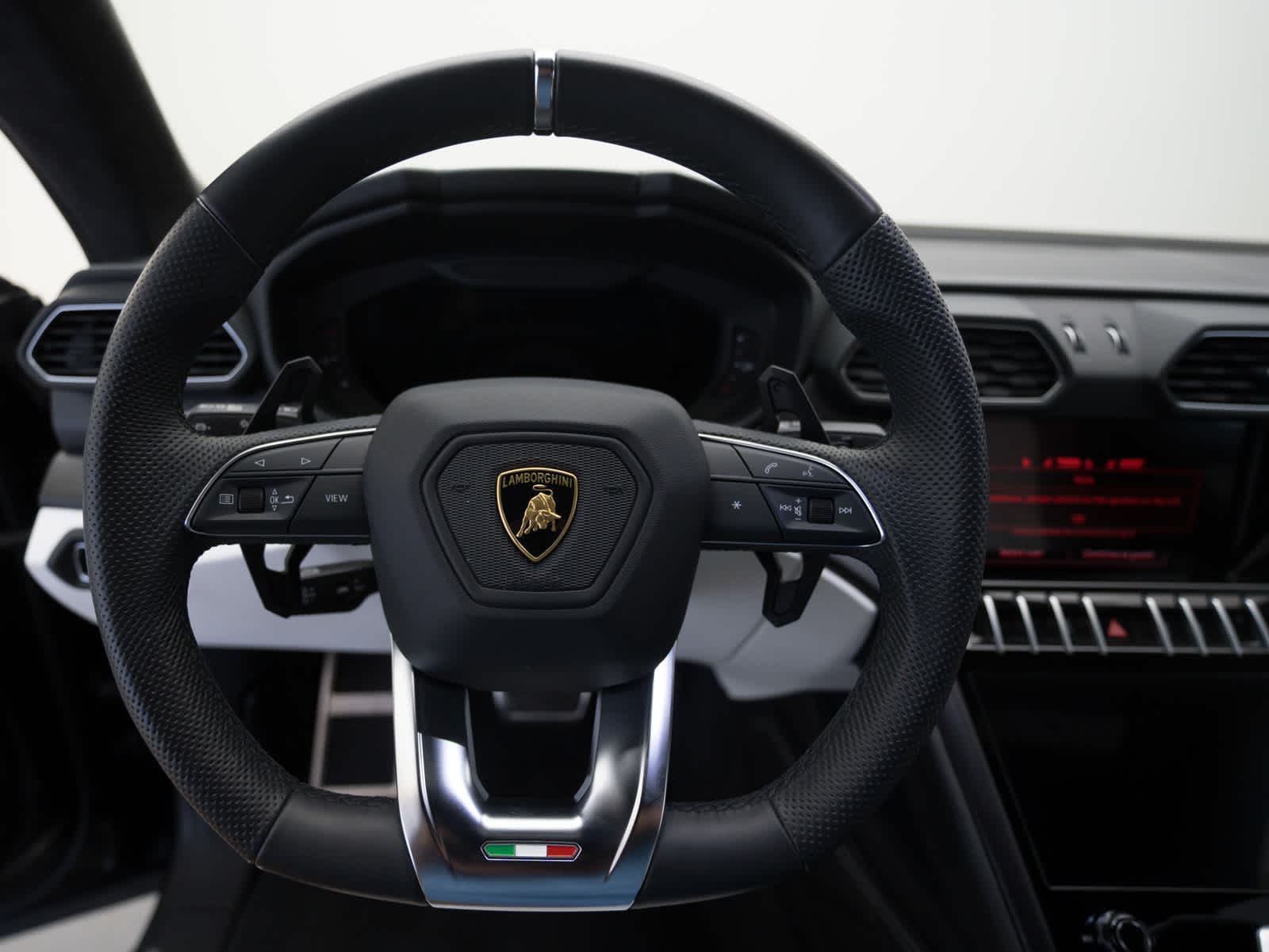 Thumbnail: 2022 Lamborghini Urus - 18