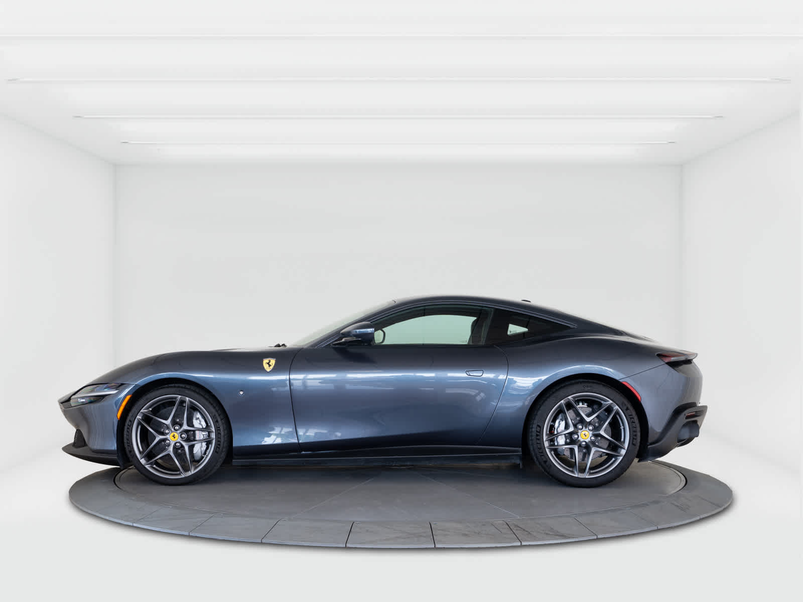 2021 Ferrari Roma photo 2