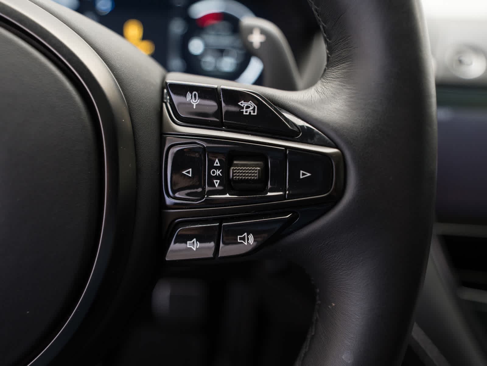 Thumbnail: 2021 Aston Martin DBX - 25