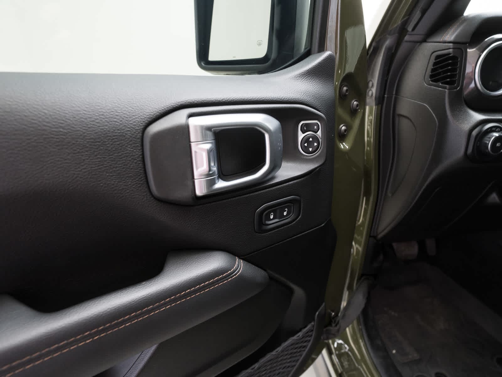 Thumbnail: 2022 Jeep Wrangler - 18