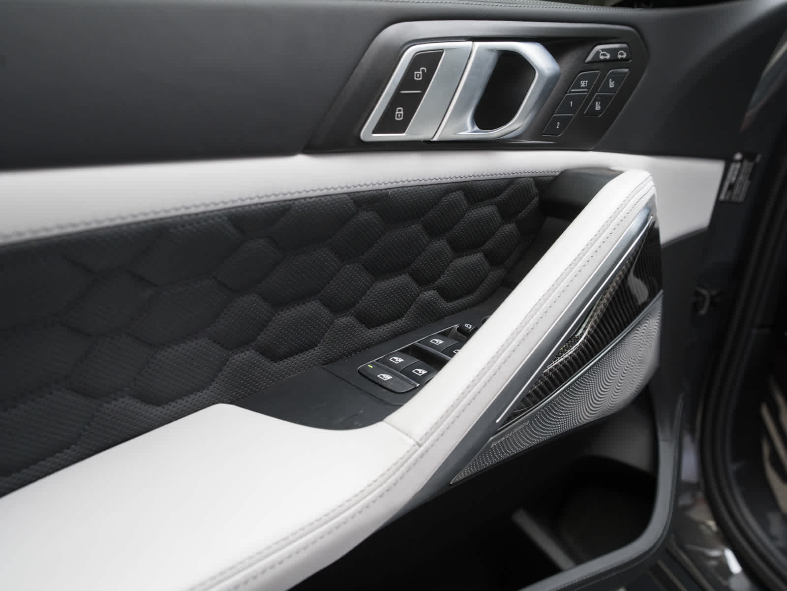 Thumbnail: 2024 BMW X6 - 16