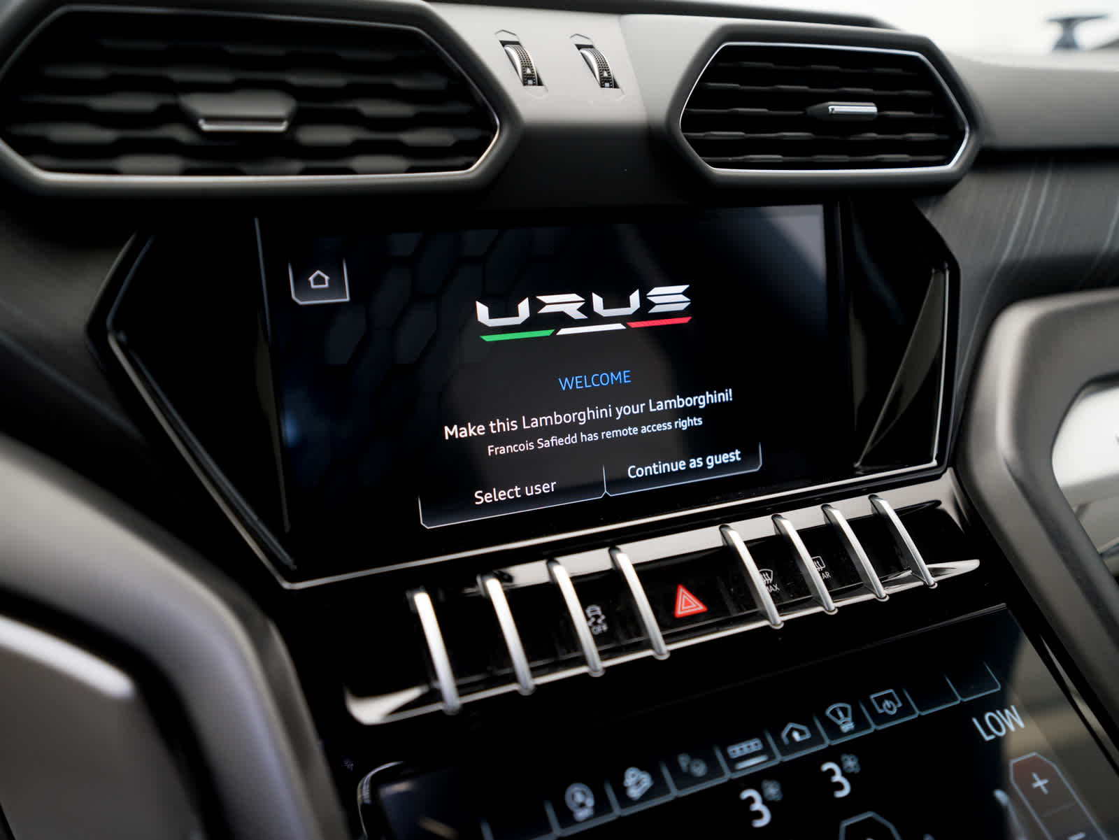 Thumbnail: 2022 Lamborghini Urus - 20