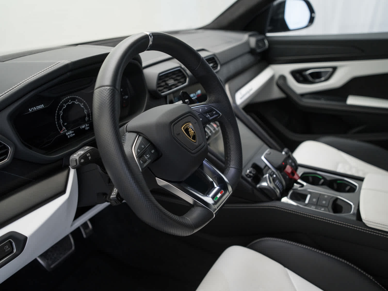 Thumbnail: 2022 Lamborghini Urus - 17