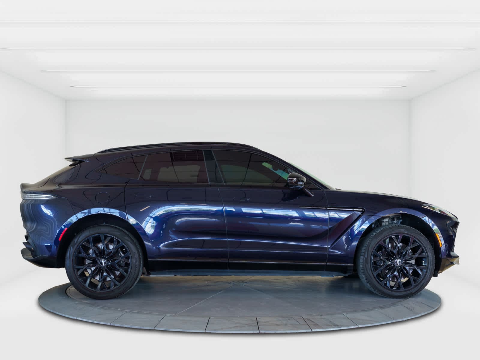 Thumbnail: 2021 Aston Martin DBX - 6