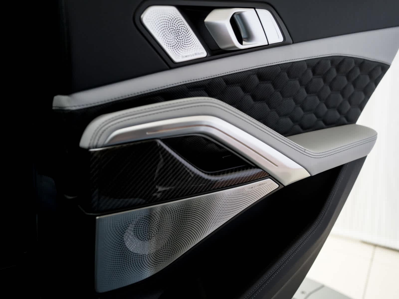 Thumbnail: 2024 BMW X6 - 23