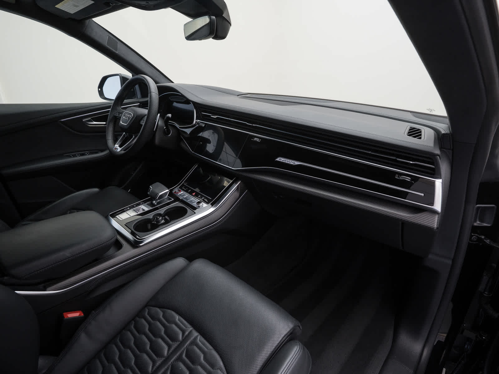 Thumbnail: 2024 Audi RS Q8 - 13