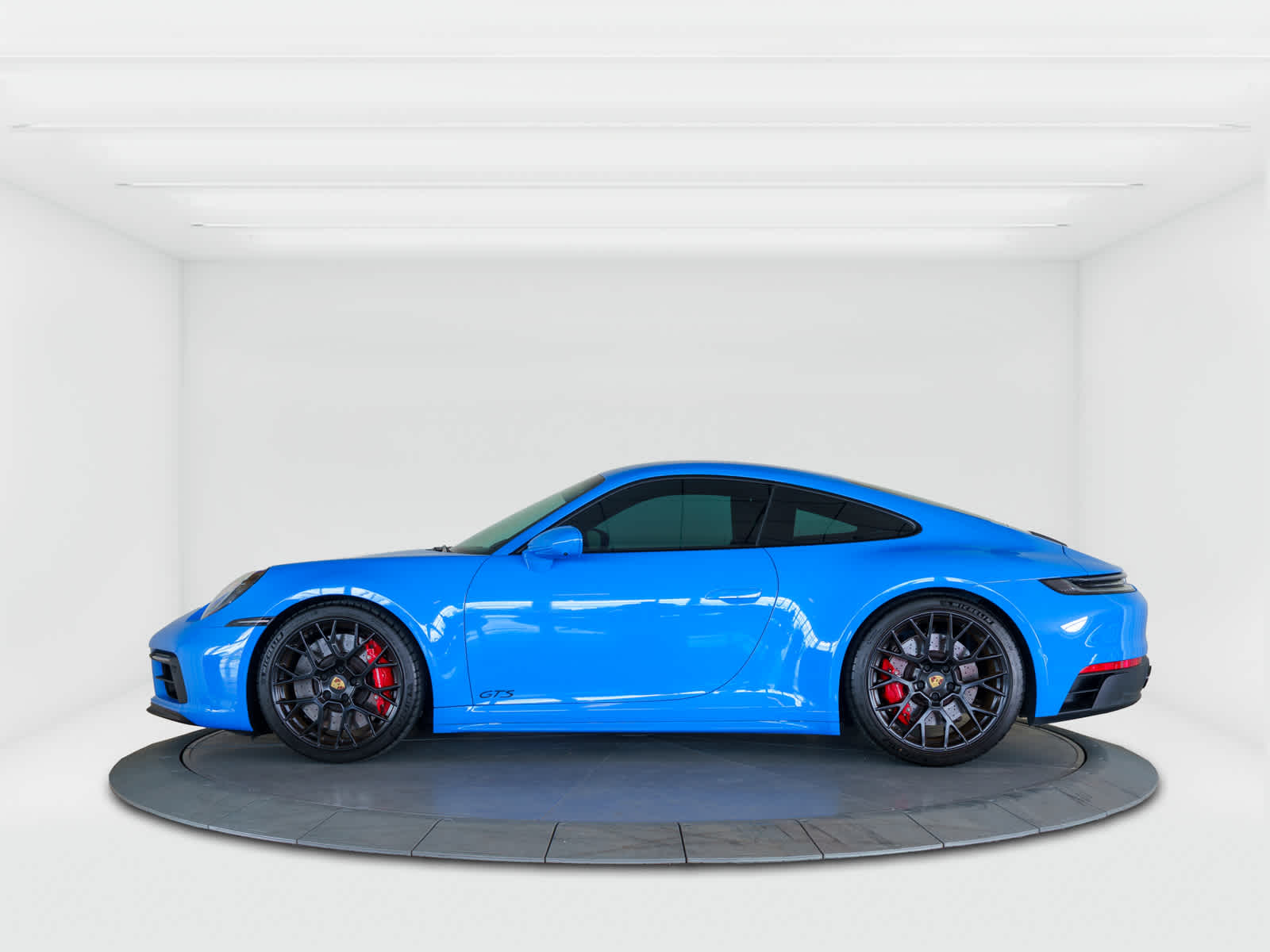 2023 Porsche 911 GTS Coupe photo 2