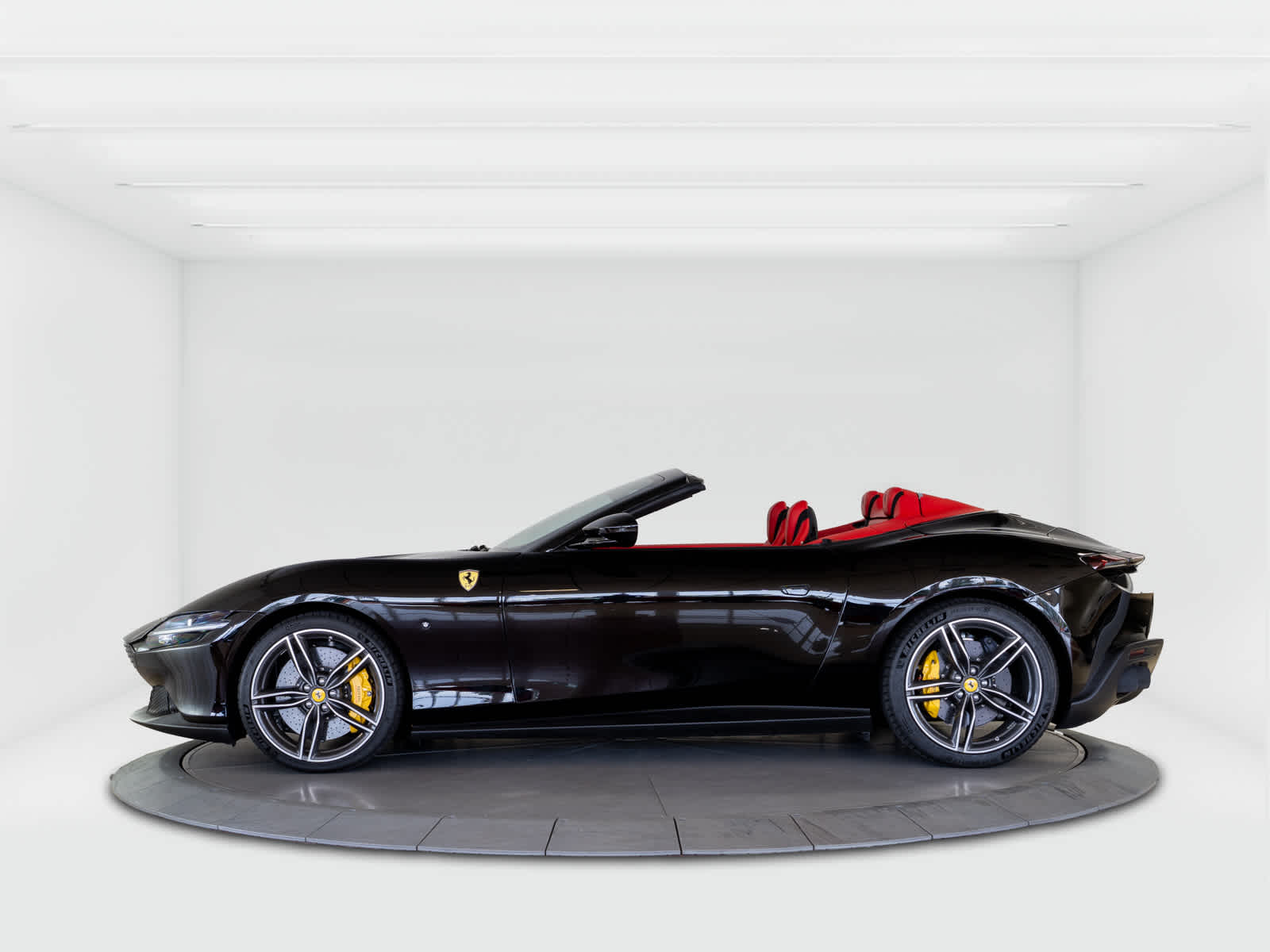 2025 Ferrari Roma Spider photo 2