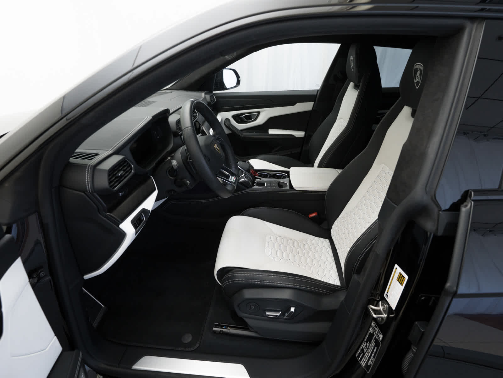Thumbnail: 2022 Lamborghini Urus - 9