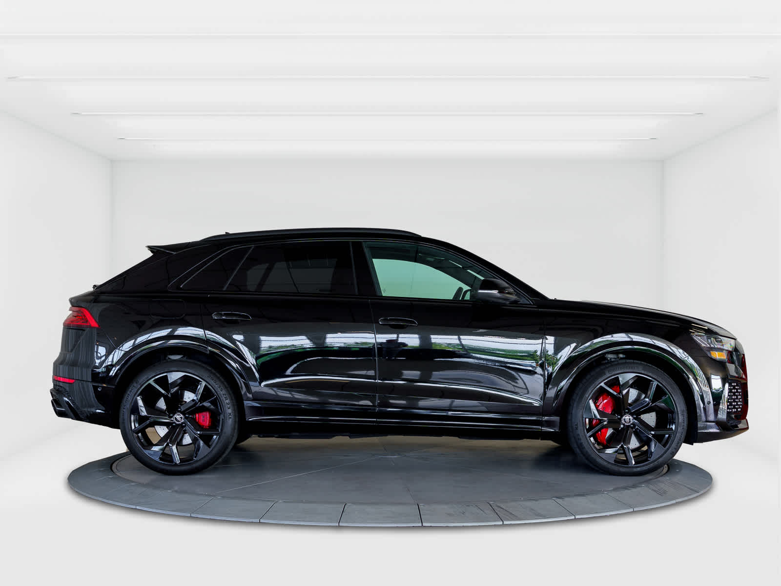 Thumbnail: 2024 Audi RS Q8 - 6