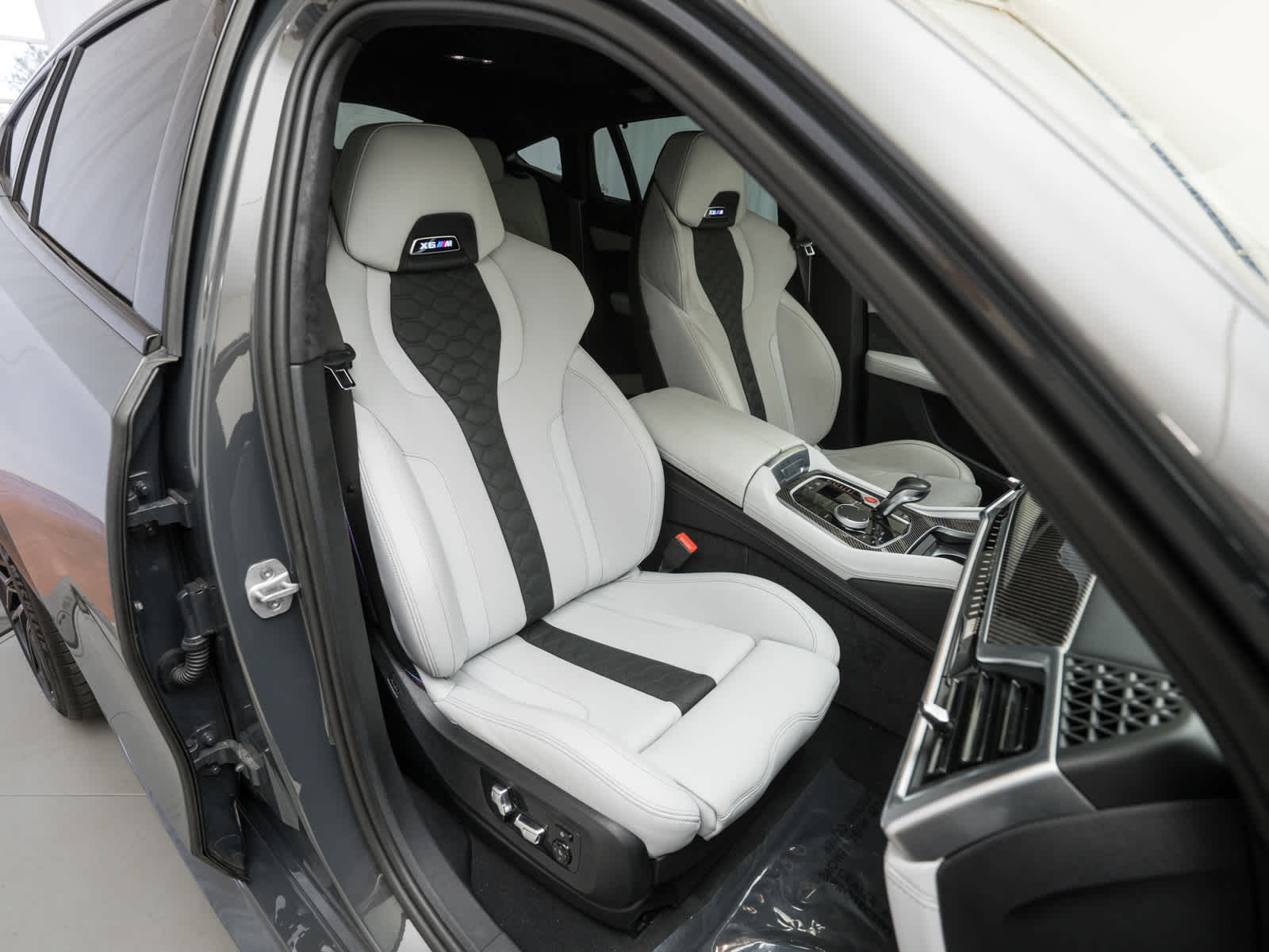 Thumbnail: 2024 BMW X6 - 14