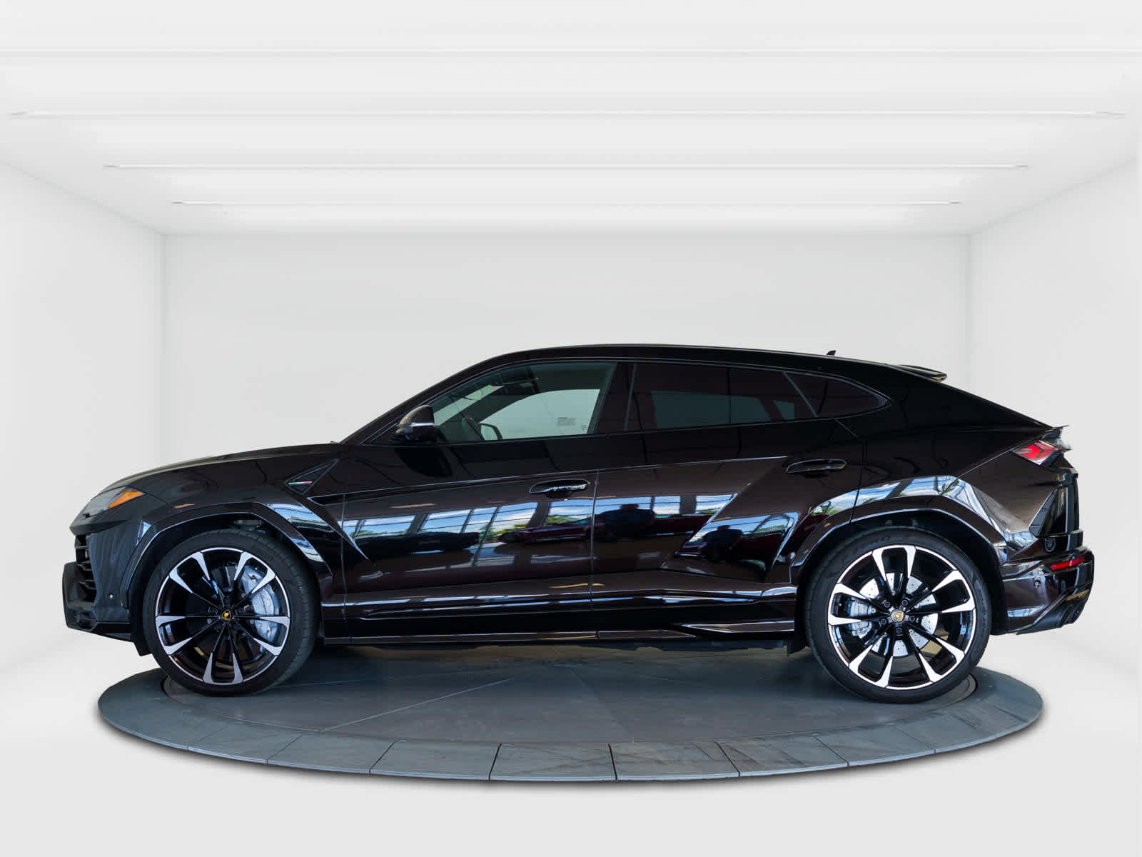 Used 2022 Lamborghini Urus Pearl Capsule with VIN ZPBUA1ZLXNLA18201 for sale in Highlands Ranch, CO