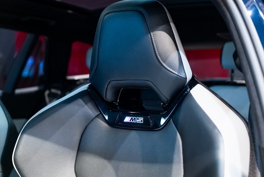 2025 BMW M5 - Image 6