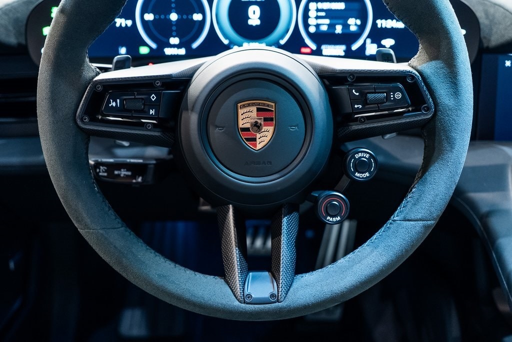 2025 PORSCHE TAYCAN - Image 22