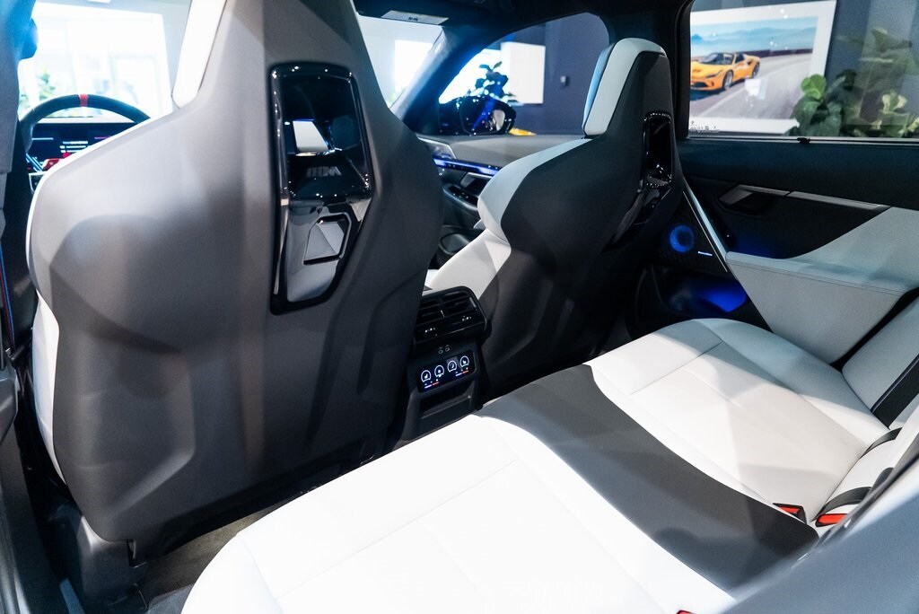 2025 BMW M5 - Image 34