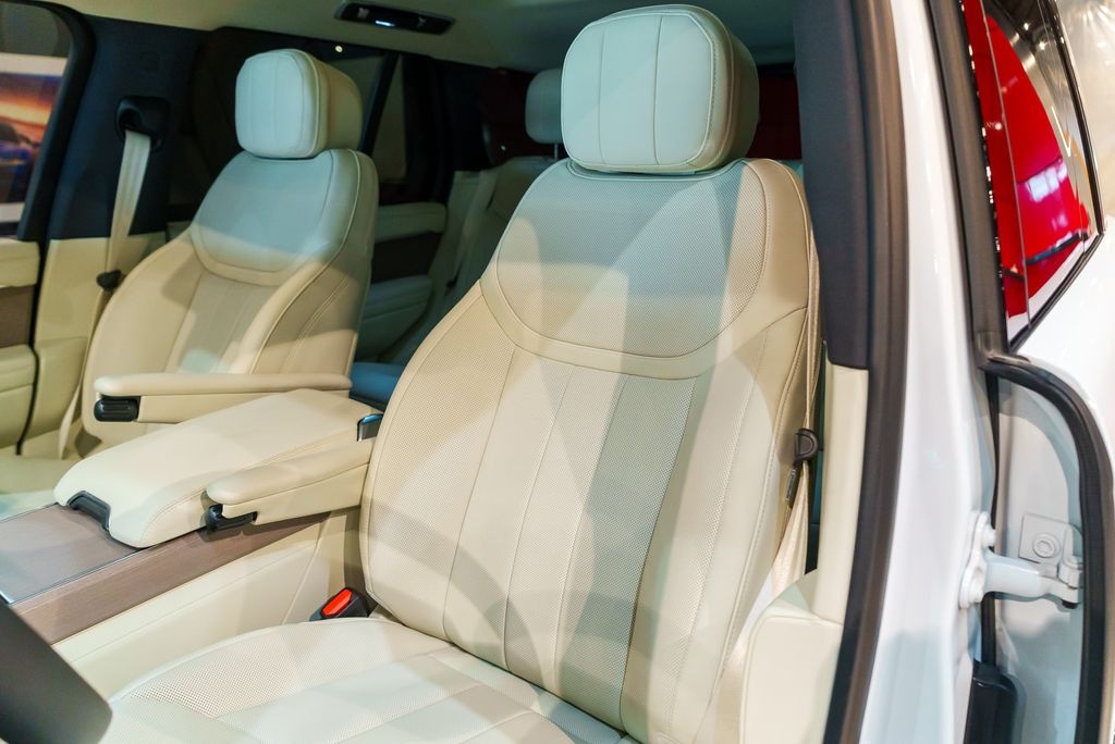 Used 2025 Land Rover Range Rover SE SUV