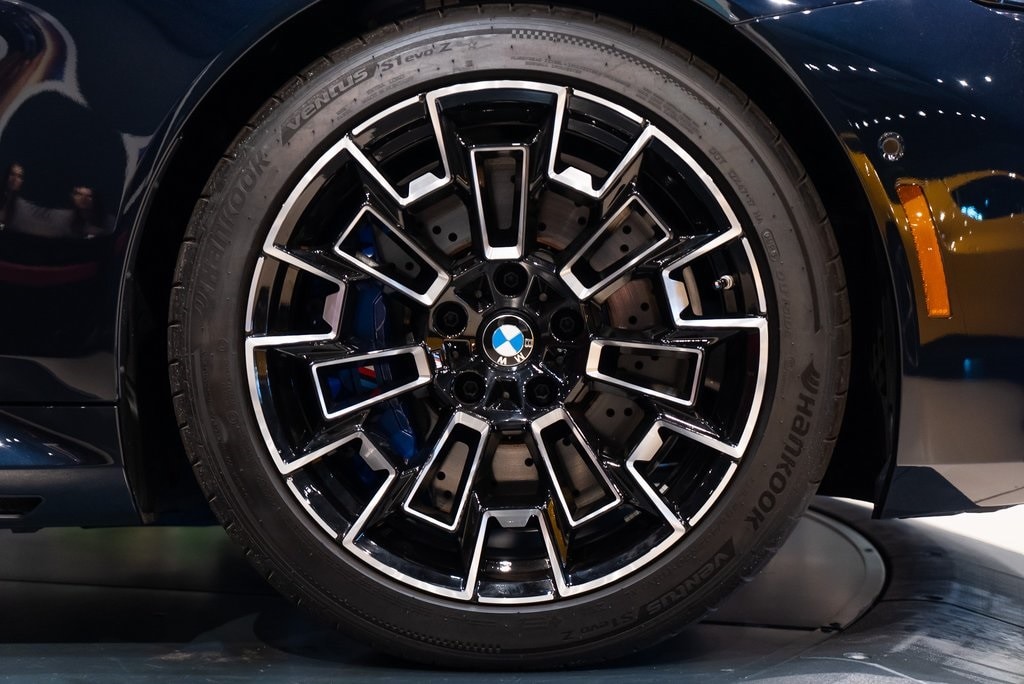 2025 BMW M5 - Image 15