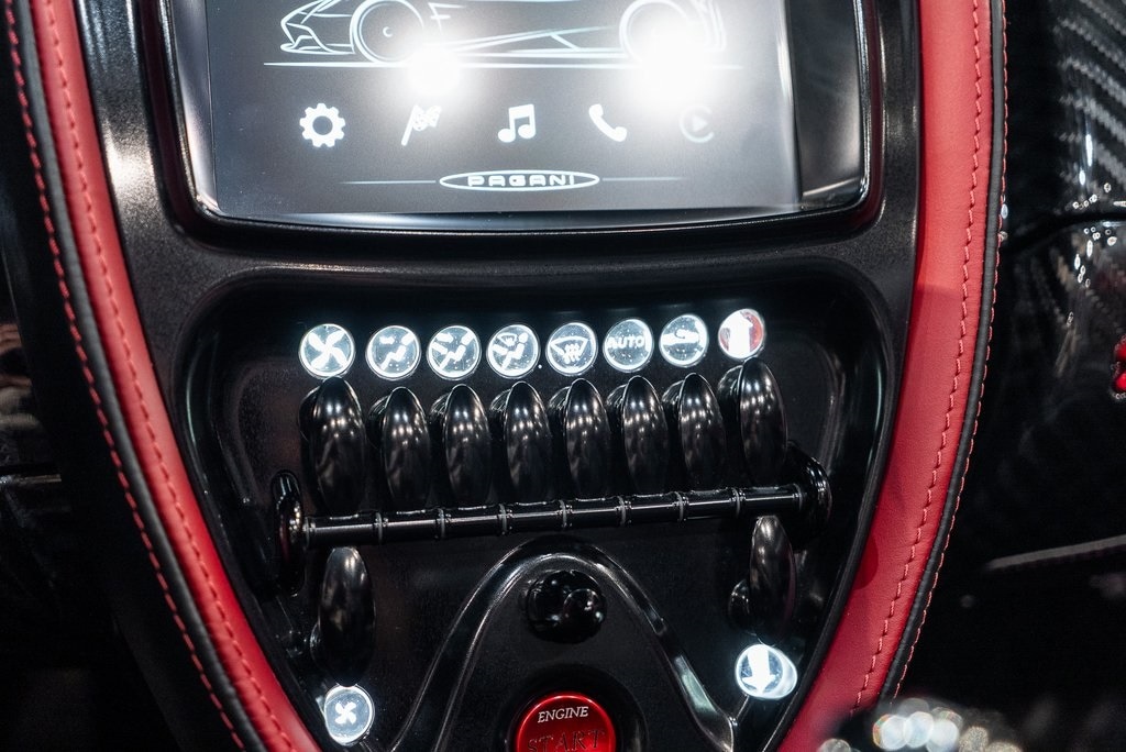 2017 PAGANI HUAYRA - Image 28