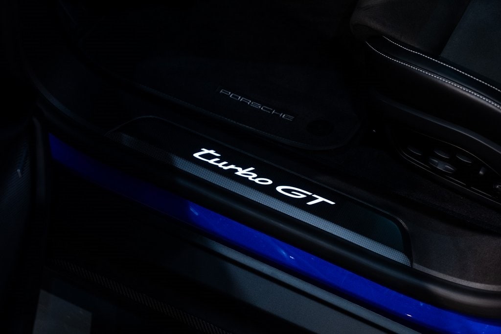 2025 PORSCHE TAYCAN - Image 19