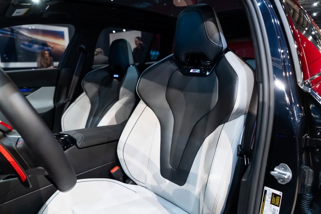 2025 BMW M5 - Image 4