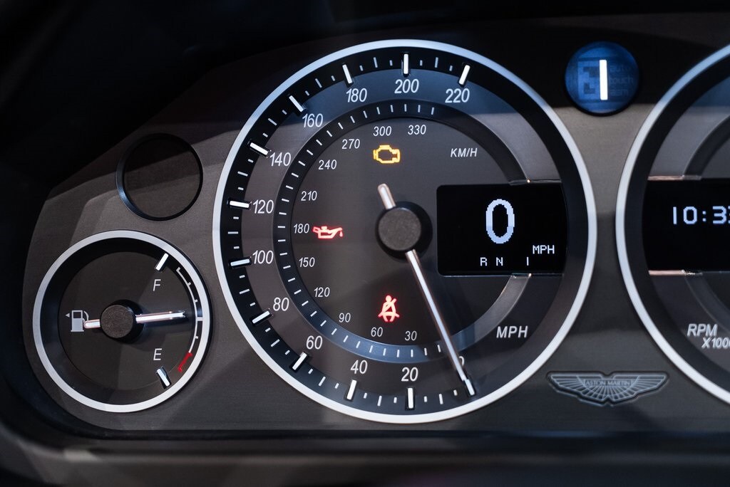 2015 ASTON MARTIN V12 VANTAGE - Image 25