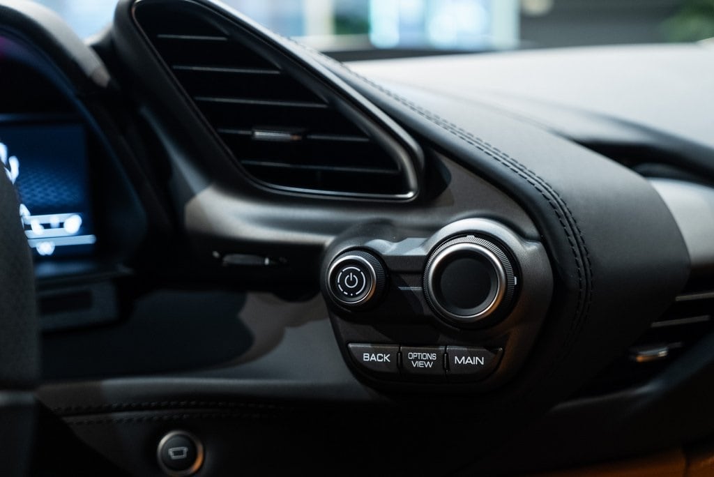 2018 FERRARI 488 - Image 32