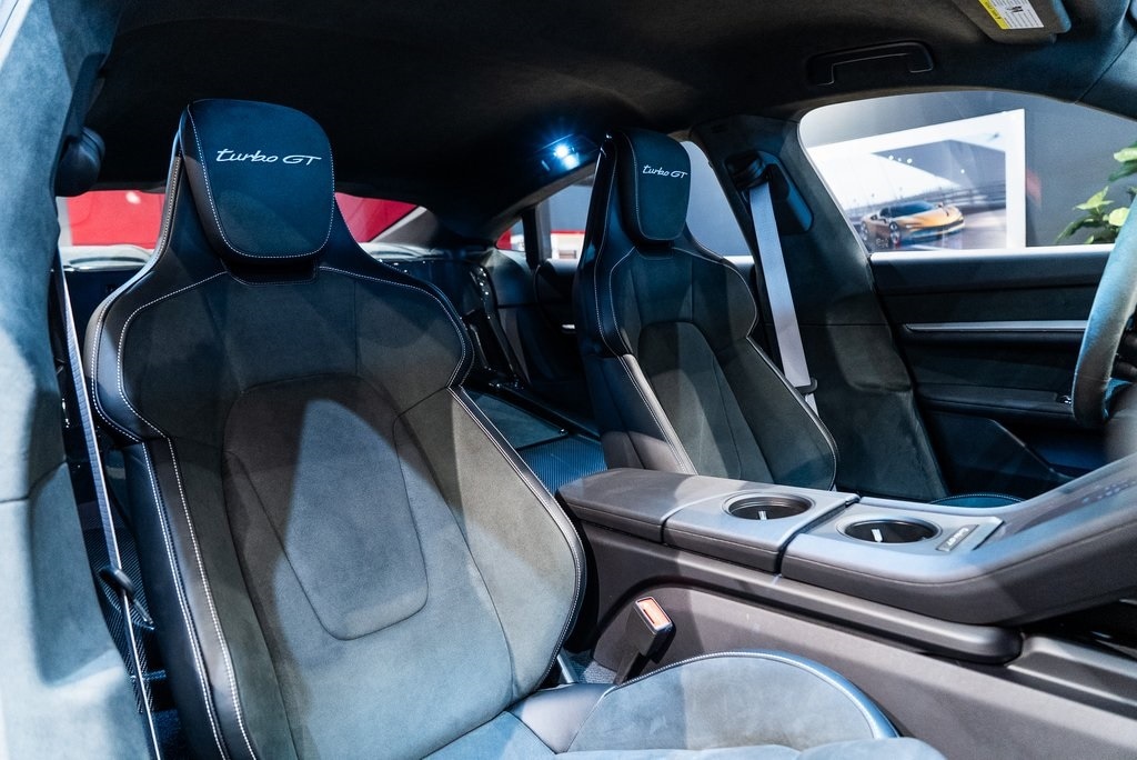 2025 PORSCHE TAYCAN - Image 33