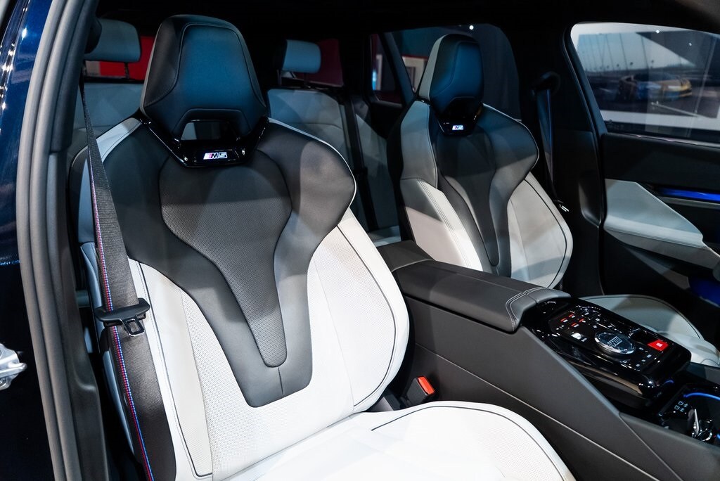 2025 BMW M5 - Image 39