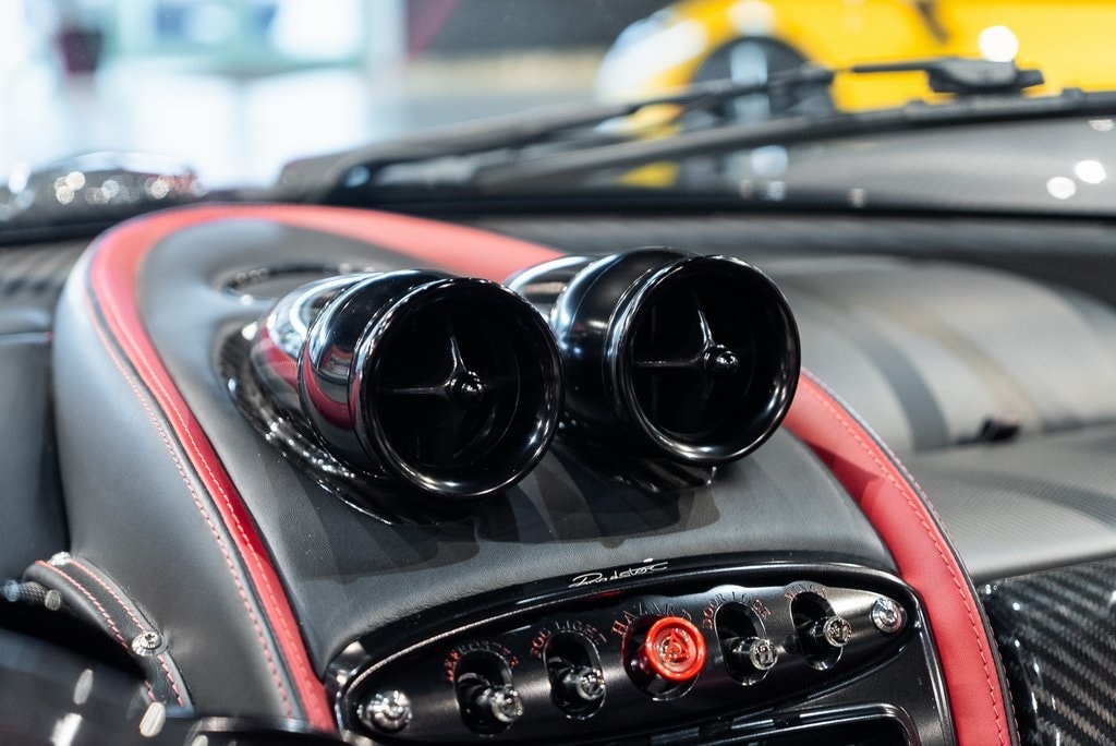 2017 PAGANI HUAYRA - Image 25