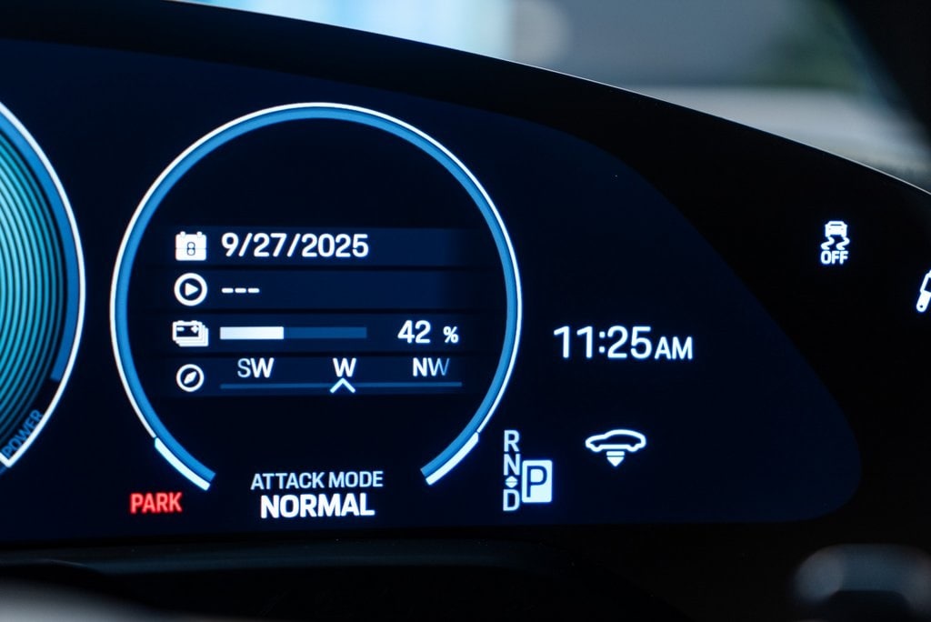 2025 PORSCHE TAYCAN - Image 26