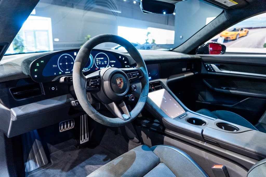 2025 PORSCHE TAYCAN - Image 21