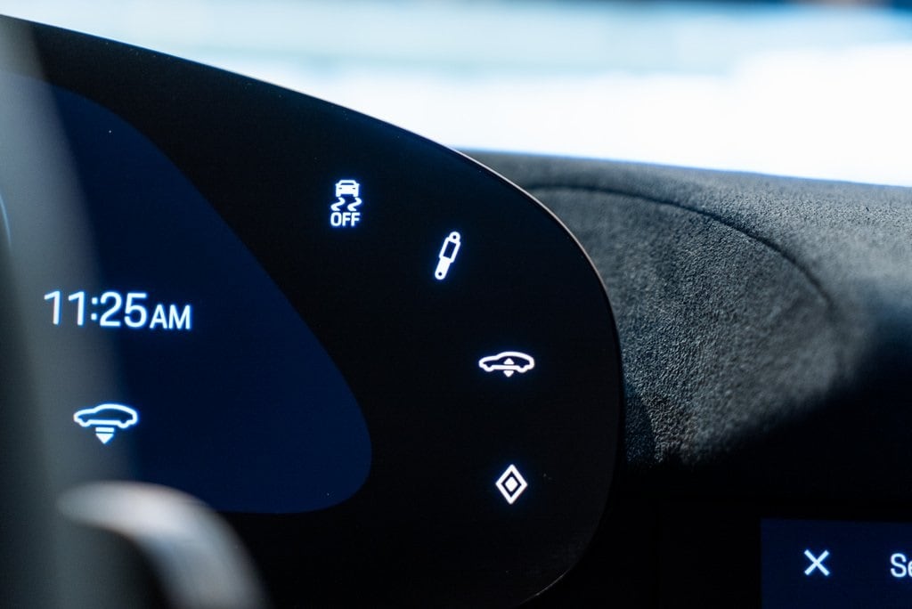 2025 PORSCHE TAYCAN - Image 27