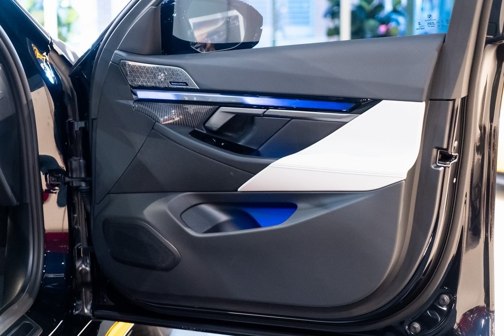 2025 BMW M5 - Image 41