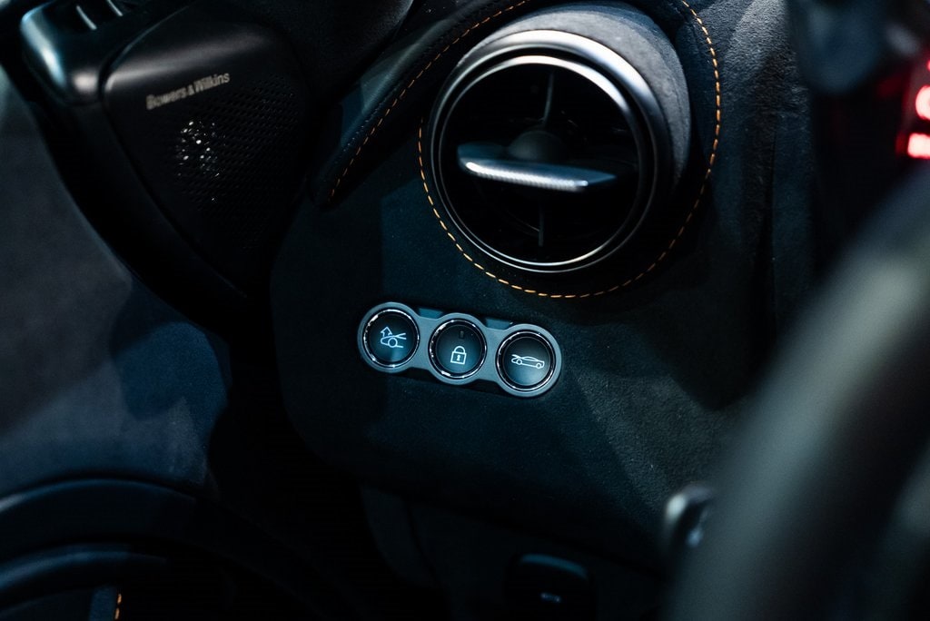 2026 MCLAREN 750S - Image 21