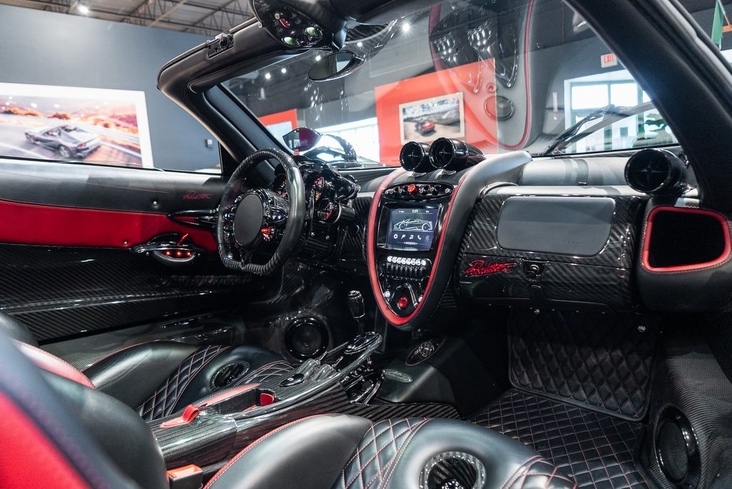 2017 PAGANI HUAYRA - Image 33