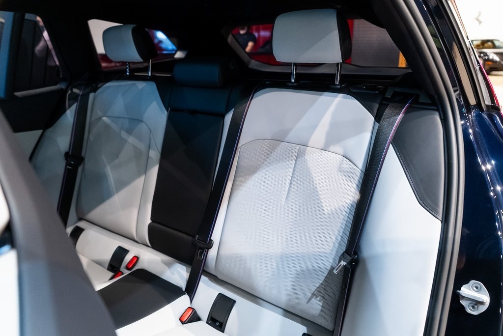 2025 BMW M5 - Image 33