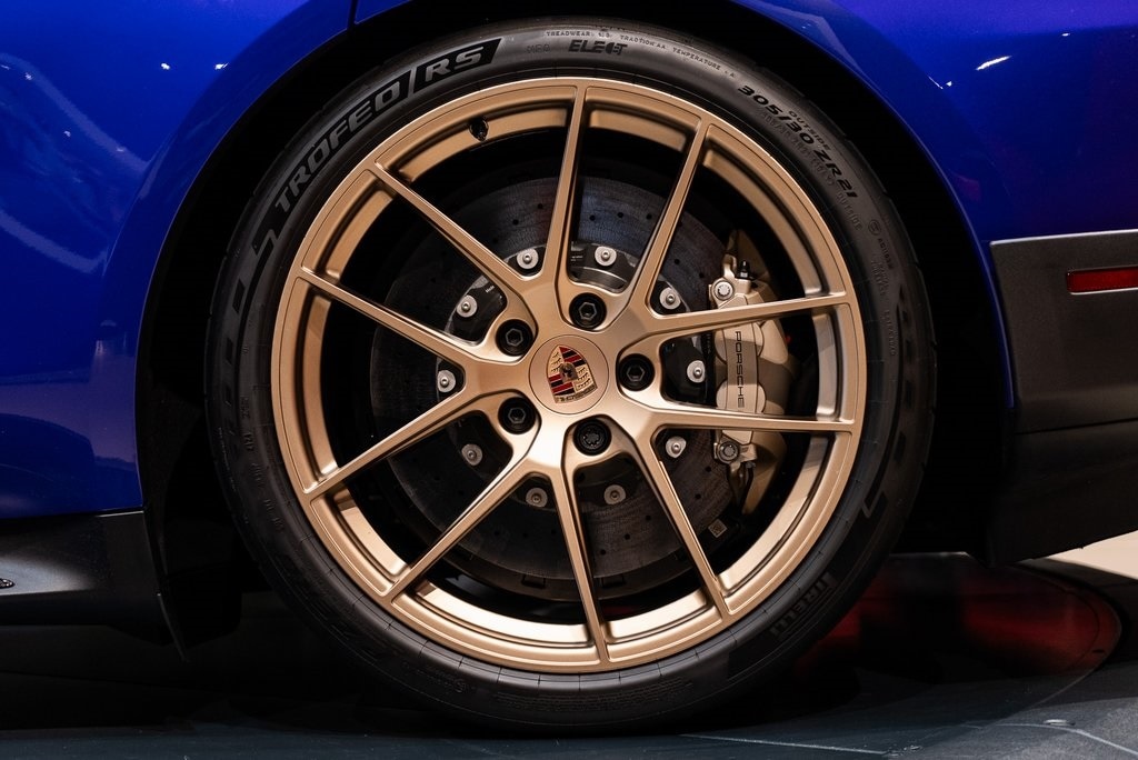 2025 PORSCHE TAYCAN - Image 13