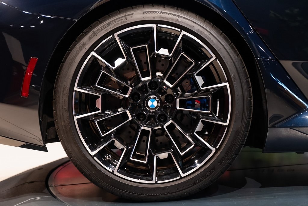 2025 BMW M5 - Image 14