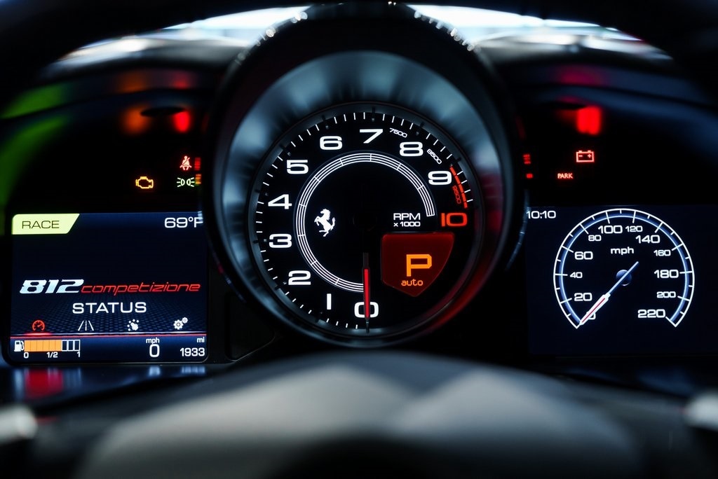 2023 FERRARI 812 - Image 32