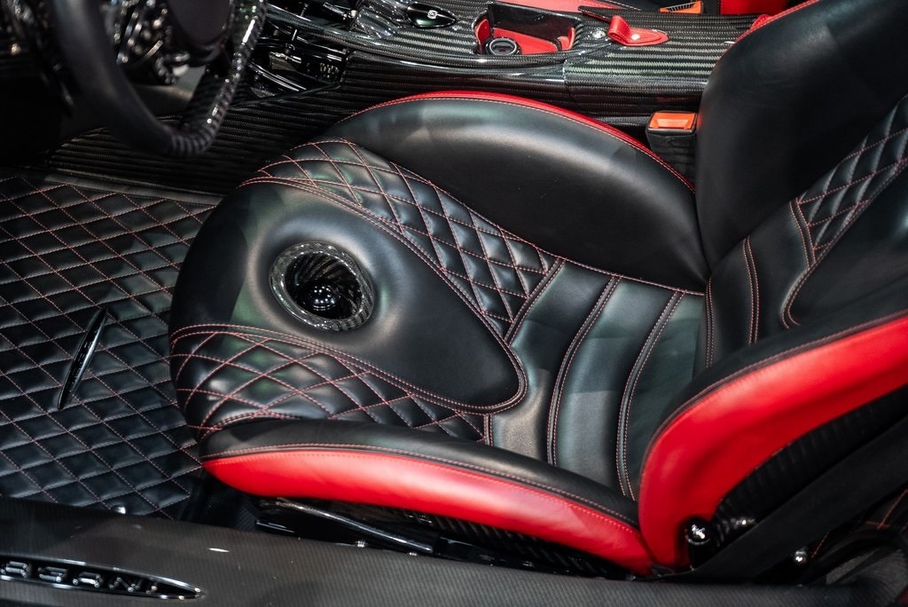 2017 PAGANI HUAYRA - Image 19