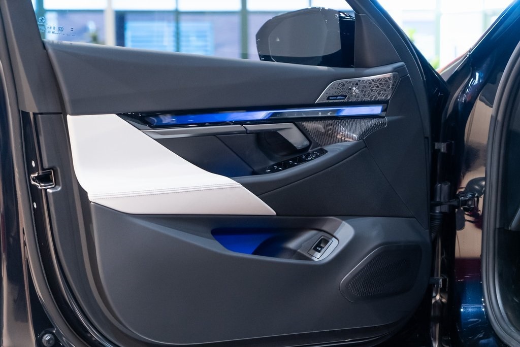 2025 BMW M5 - Image 20