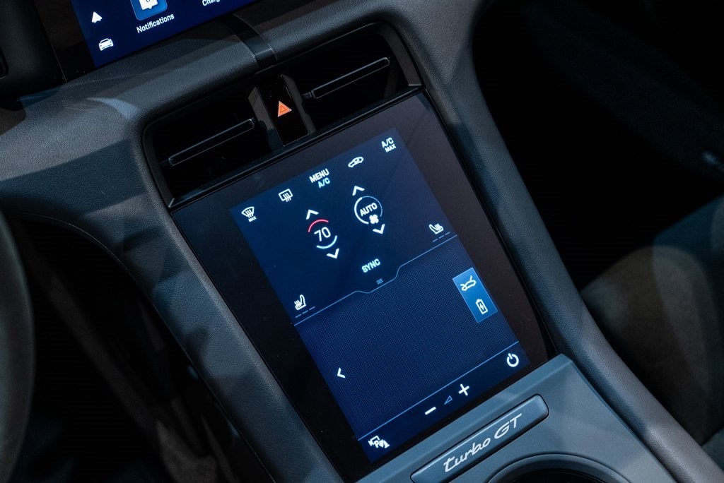 2025 PORSCHE TAYCAN - Image 29