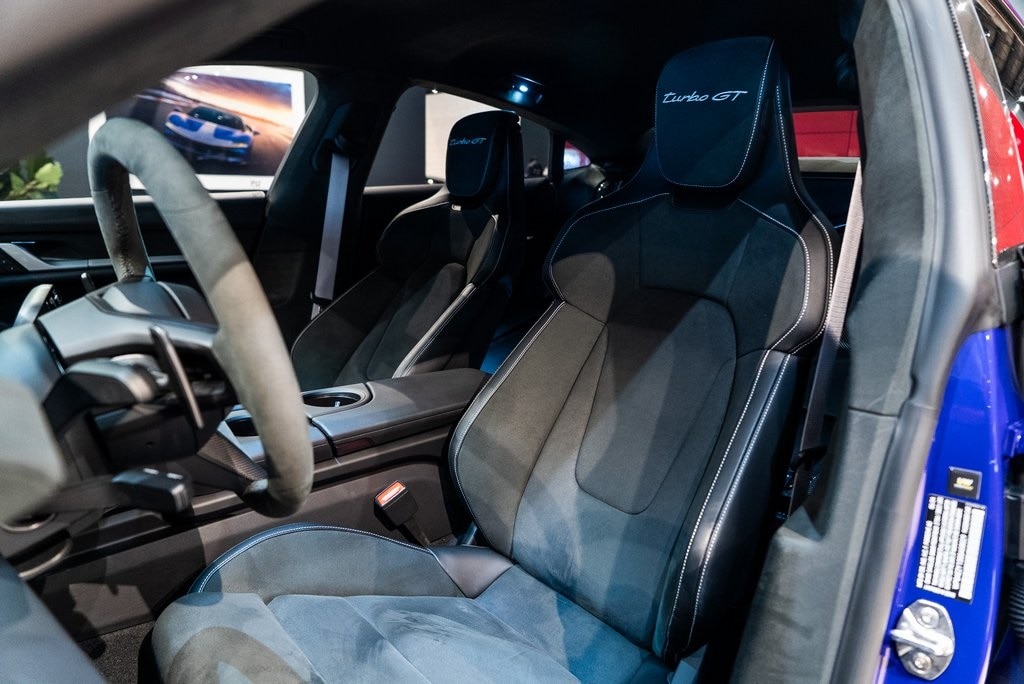 2025 PORSCHE TAYCAN - Image 4