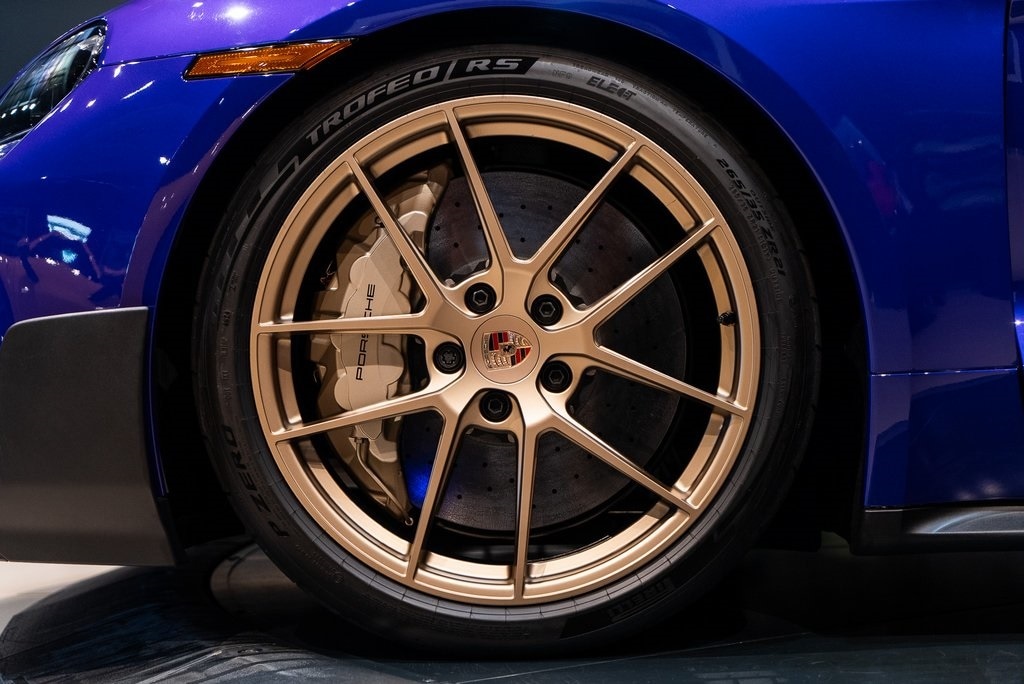 2025 PORSCHE TAYCAN - Image 12