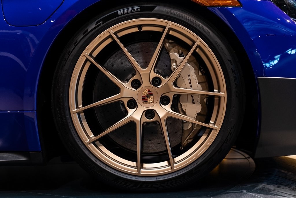 2025 PORSCHE TAYCAN - Image 15