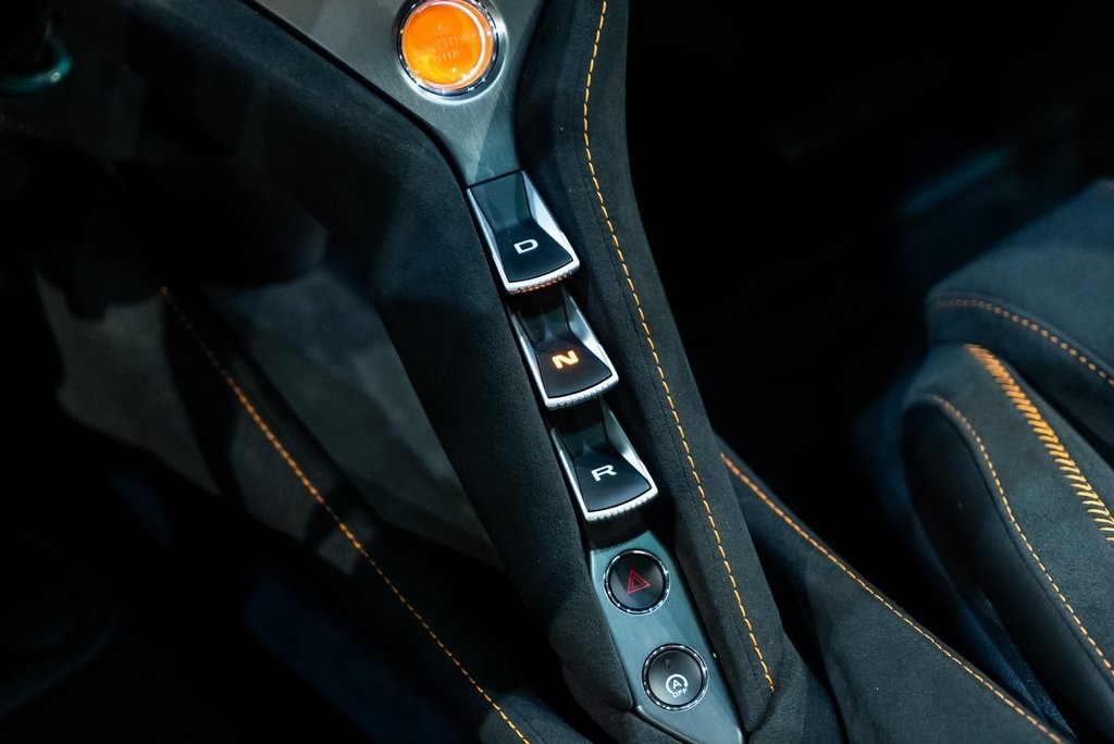 2026 MCLAREN 750S - Image 25